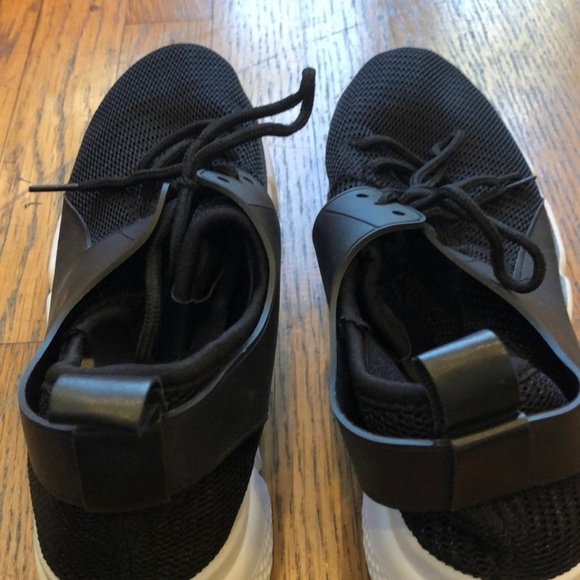 ATHLETIC SHOES- hardly worn🤩🤩🤩like NEW! - Picture 3 of 8